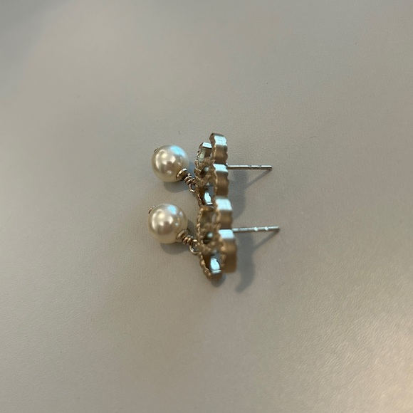 Chanel  Gold and Pearl Earrings - Picture 4 of 4